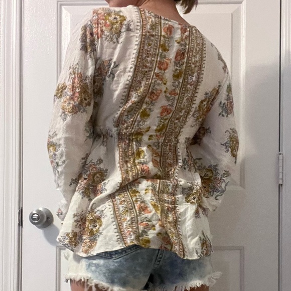 Angie V-Neck Flutter Sleeve Tie Front Top - Picture 4 of 16